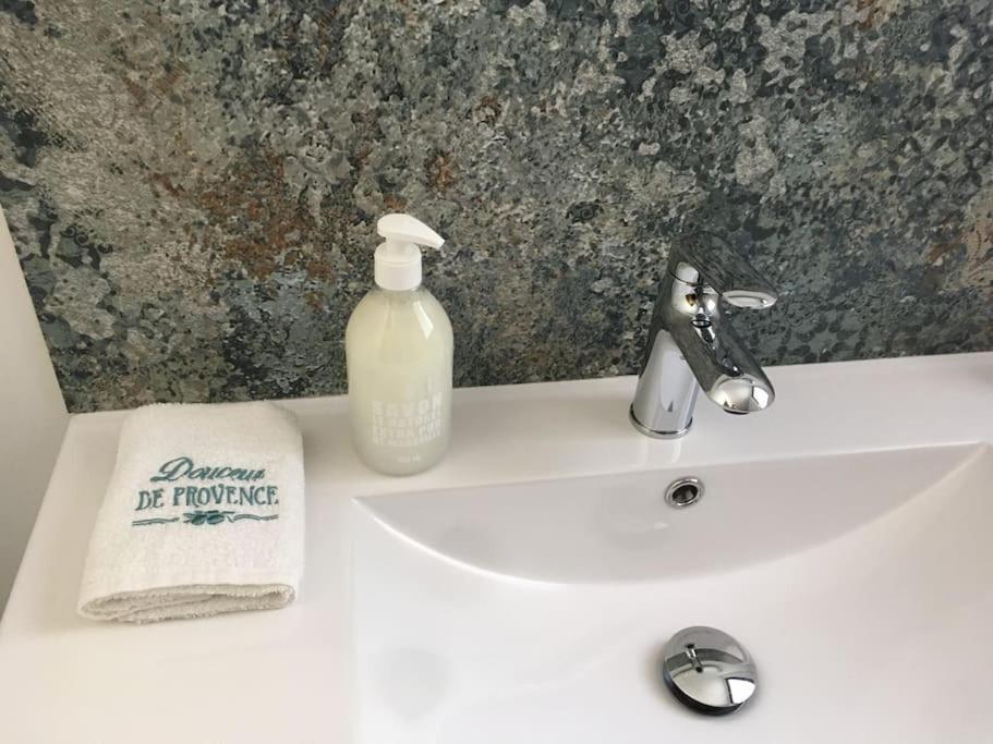 Chambre avec petit-déjeuner en Provence Luberon La Tour-dʼAigues Esterno foto